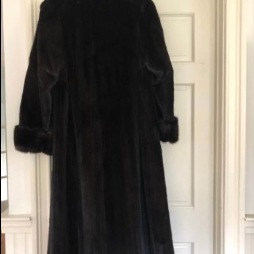 Make A Statement With Your New Full Length Mink C… - image 4